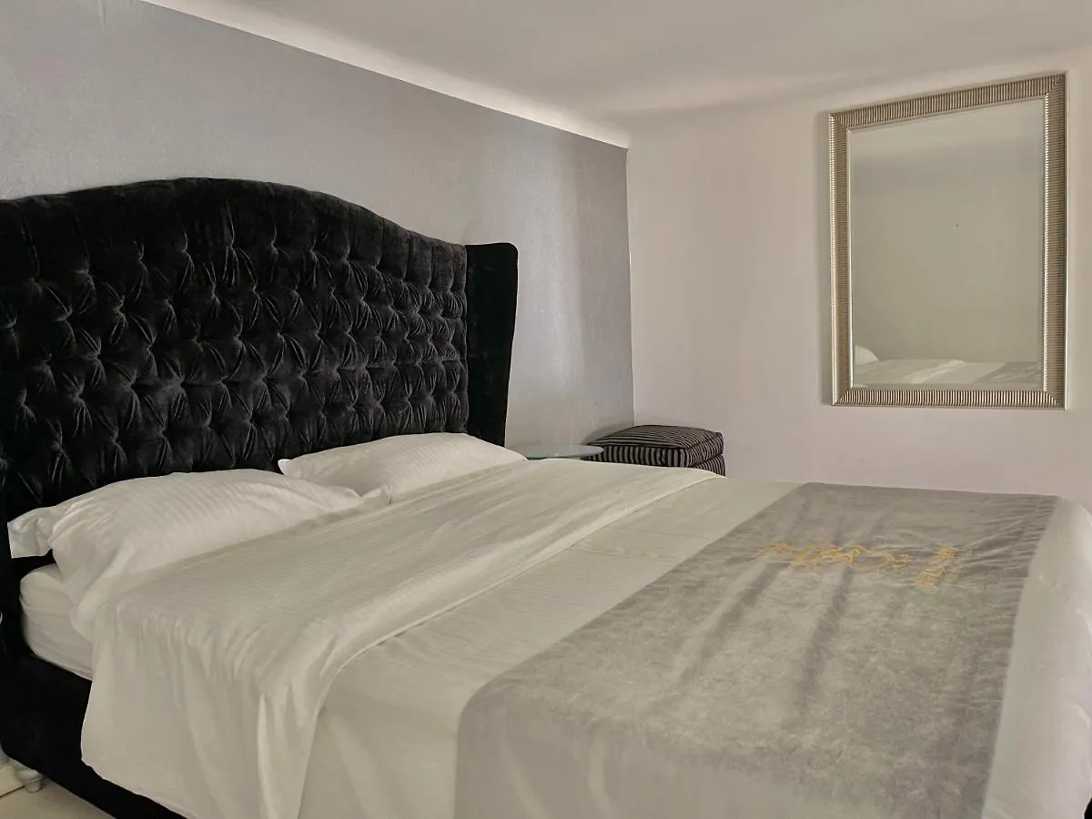 Enzo Capo Jacuzzi Andrassy Apartment Budapest