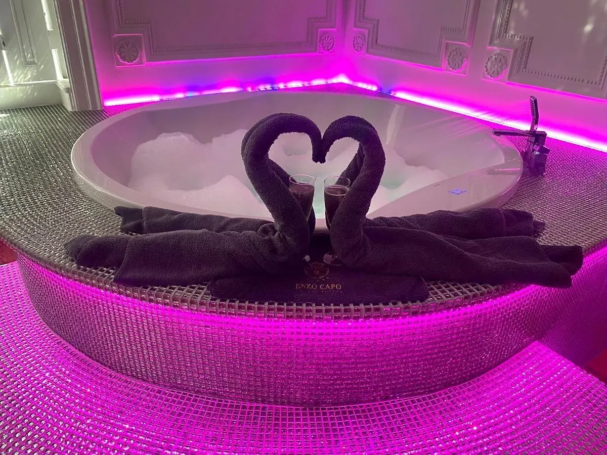 Enzo Capo Jacuzzi Andrassy Apartment Budapest
