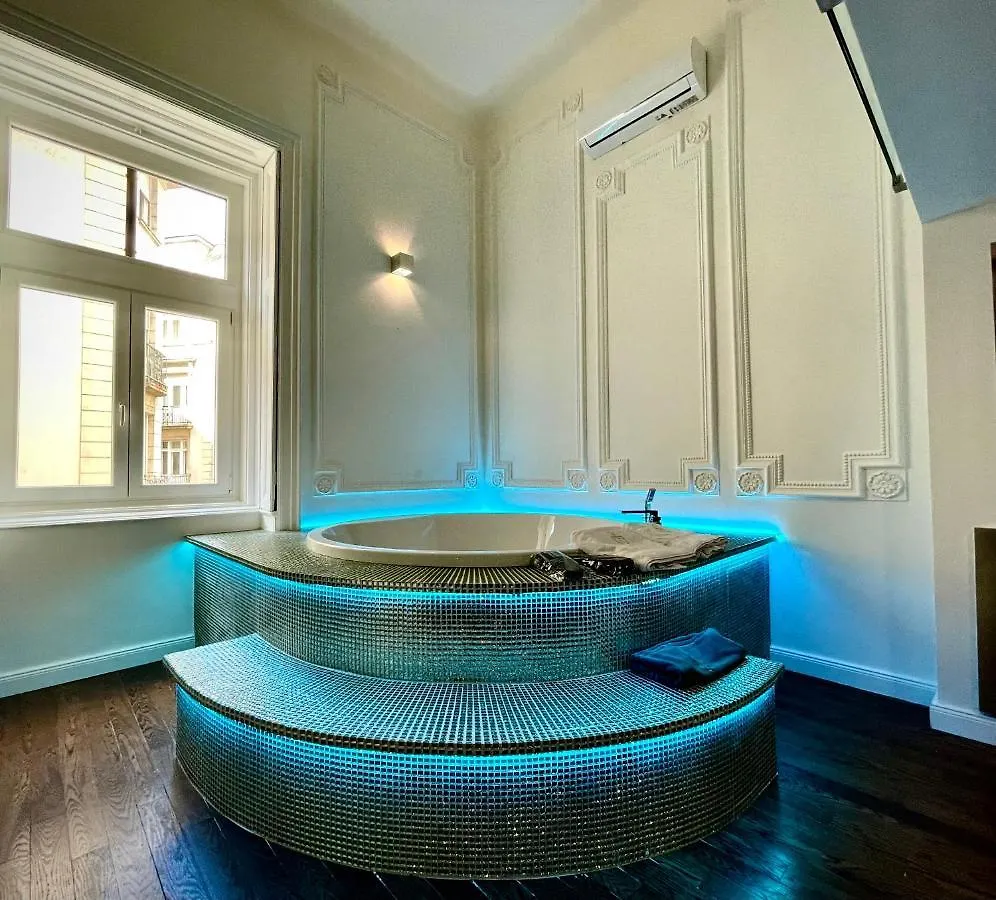 Enzo Capo Jacuzzi Andrassy Appartement Boedapest